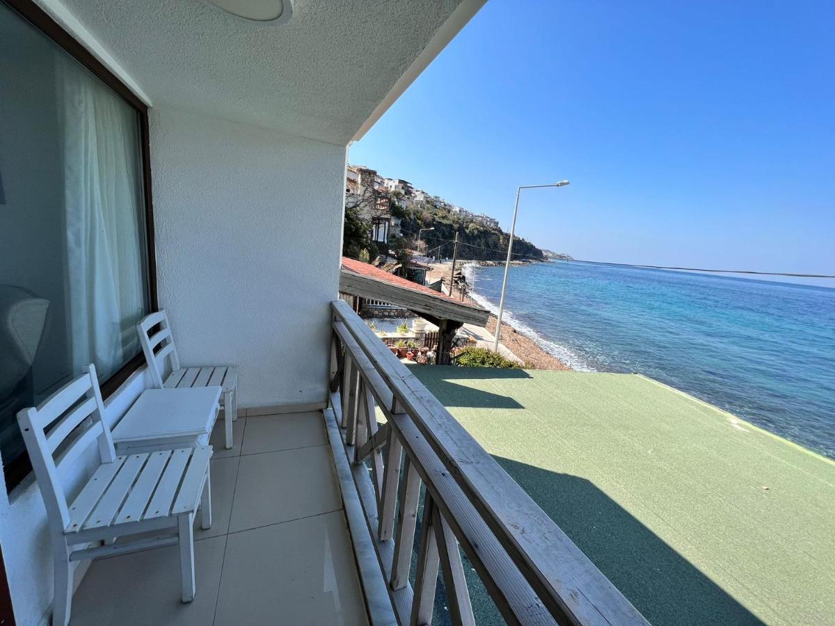 Giritli Rum Meyhanesi & Butik Otel Karaburun  Bagian luar foto