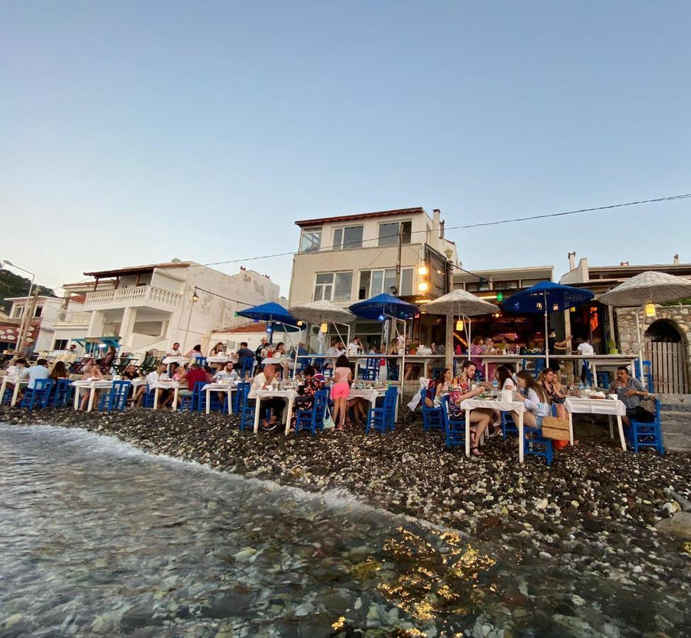 Giritli Rum Meyhanesi & Butik Otel Karaburun  Bagian luar foto