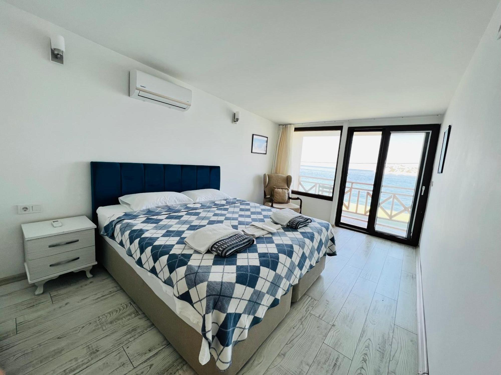 Giritli Rum Meyhanesi & Butik Otel Karaburun  Bagian luar foto