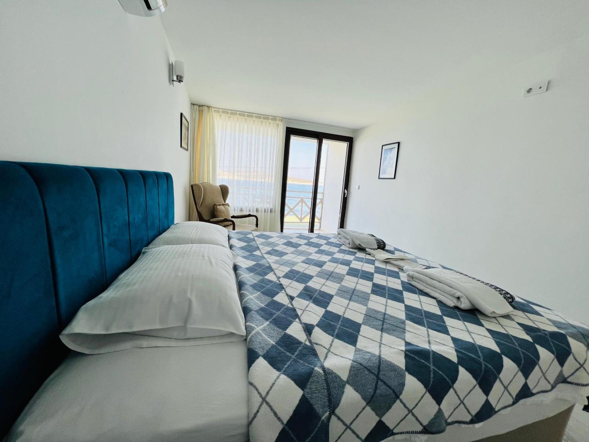 Giritli Rum Meyhanesi & Butik Otel Karaburun  Bagian luar foto